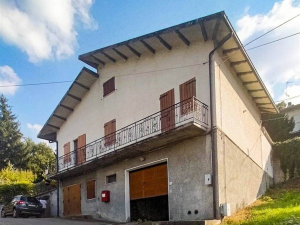 casa indipendente in vendita a Frassinoro in zona Romanoro