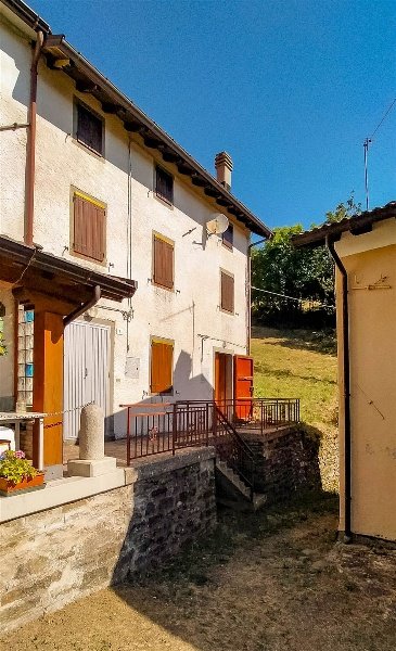 casa indipendente in vendita a Frassinoro in zona Piandelagotti