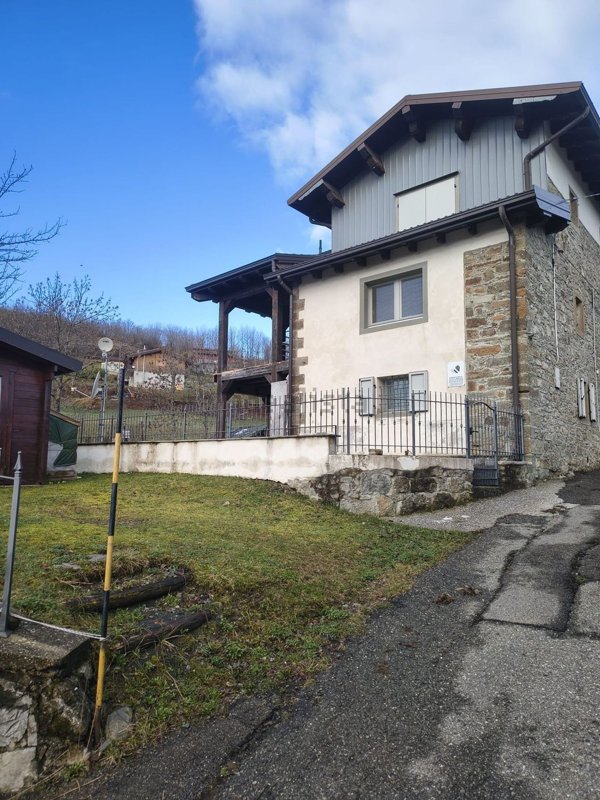 casa semindipendente in vendita a Frassinoro