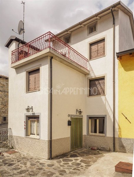 casa indipendente in vendita a Frassinoro in zona Sassatella