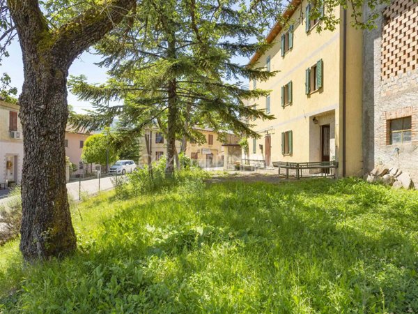 appartamento in vendita a Frassinoro in zona Sassatella