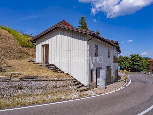 casa semindipendente in vendita a Frassinoro