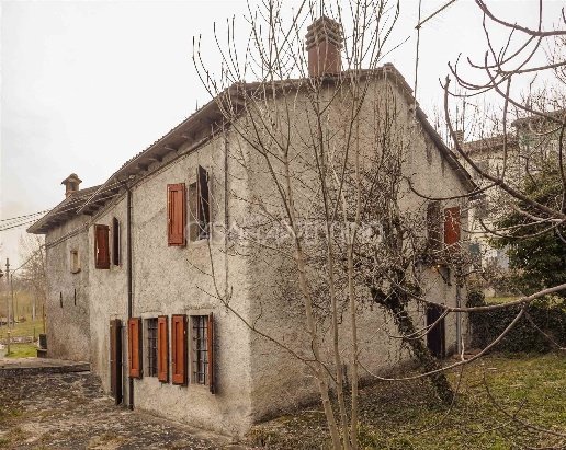 casa indipendente in vendita a Frassinoro in zona Piandelagotti