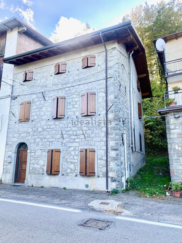 casa indipendente in vendita a Frassinoro in zona Piandelagotti