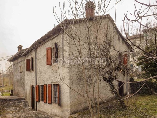 casa indipendente in vendita a Frassinoro in zona Piandelagotti