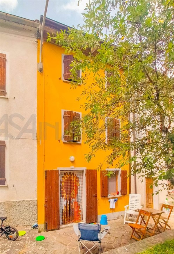 casa indipendente in vendita a Frassinoro in zona Sassatella