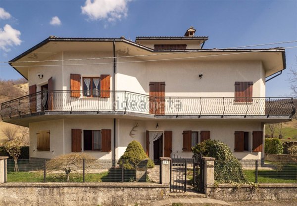 casa indipendente in vendita a Frassinoro in zona Piandelagotti