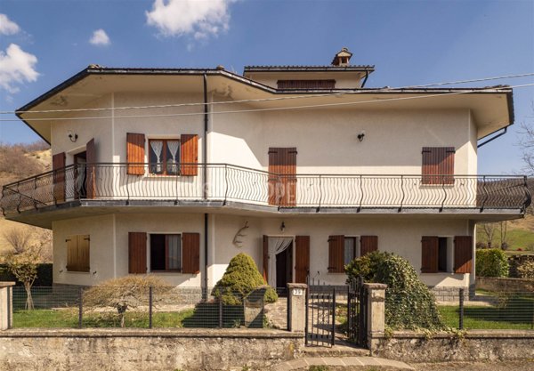 casa indipendente in vendita a Frassinoro in zona Piandelagotti