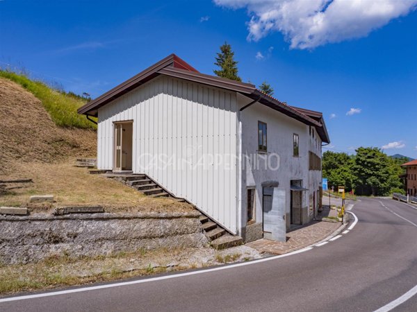 appartamento in vendita a Frassinoro in zona Piandelagotti