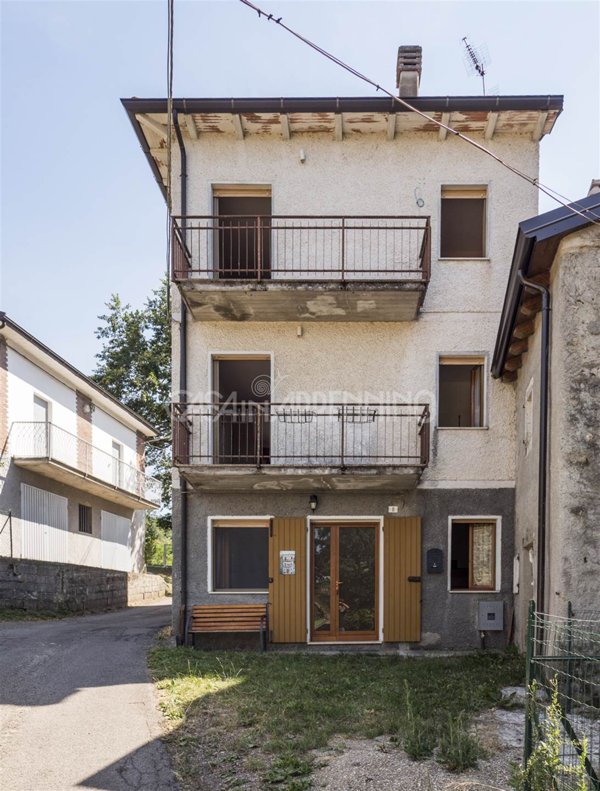 casa indipendente in vendita a Frassinoro in zona Romanoro