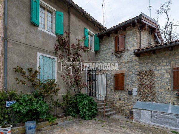 casa indipendente in vendita a Guiglia in zona Castellino