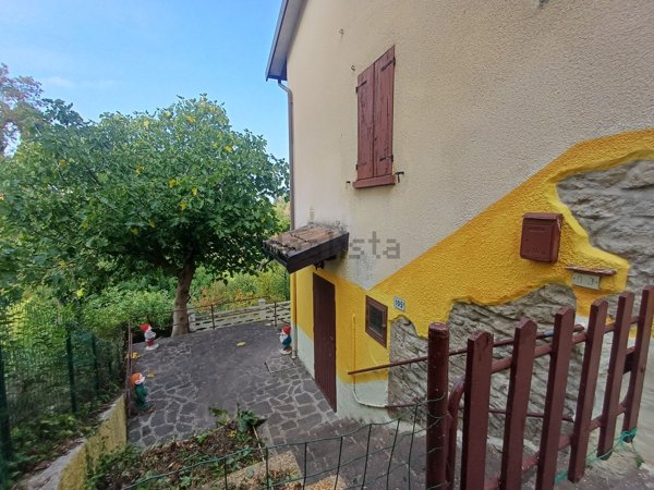 appartamento in vendita a Guiglia in zona Samone
