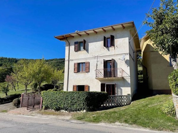 casa indipendente in vendita a Lama Mocogno in zona Sassostorno