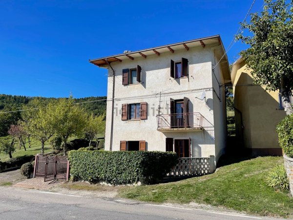 casa indipendente in vendita a Lama Mocogno in zona Sassostorno