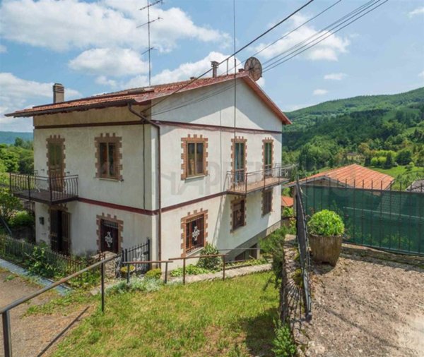 casa semindipendente in vendita a Lama Mocogno in zona Pianorso