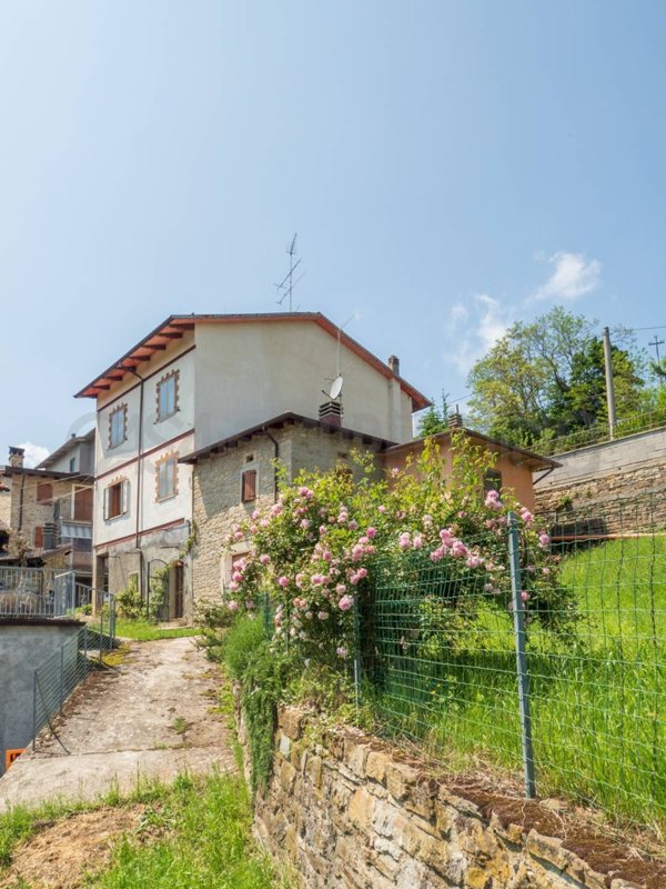 casa indipendente in vendita a Lama Mocogno in zona Pianorso