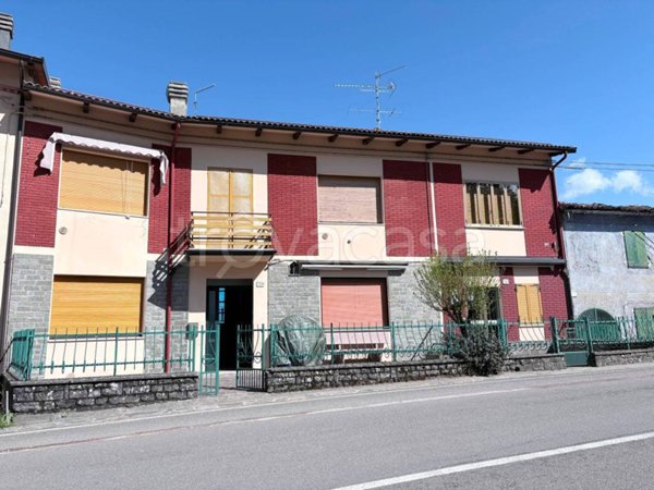 casa indipendente in vendita a Lama Mocogno in zona Borra