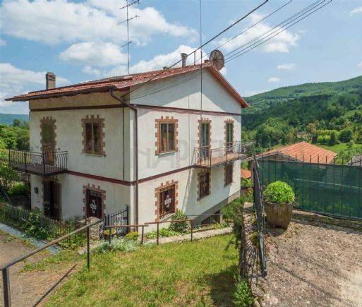 casa indipendente in vendita a Lama Mocogno in zona Pianorso