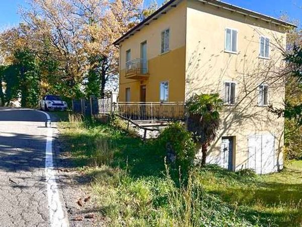 casa indipendente in vendita a Lama Mocogno in zona Mocogno