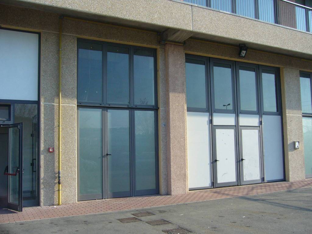 locale commerciale in vendita a Maranello