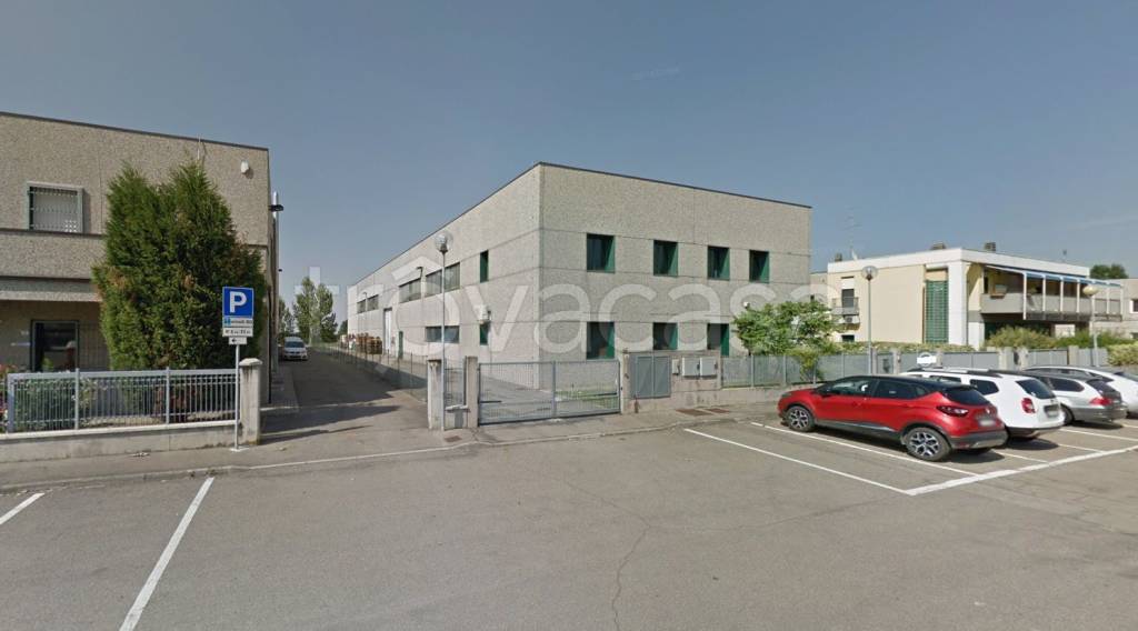 locale commerciale in vendita a Maranello