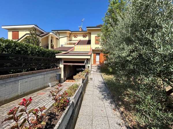 casa indipendente in vendita a Maranello in zona Pozza