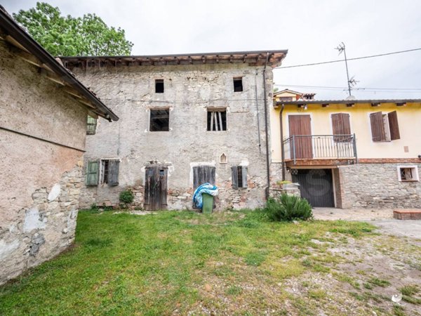 casale in vendita a Maranello