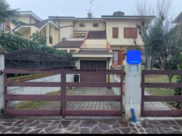 casa indipendente in vendita a Maranello in zona Pozza