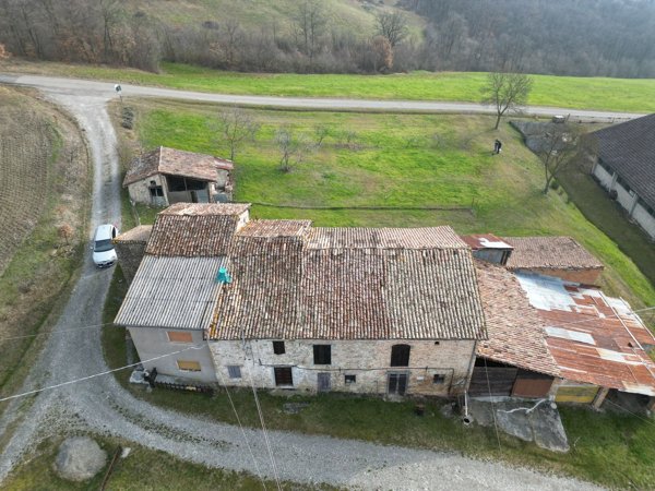 esavano in vendita a Marano sul Panaro in zona Ospitaletto