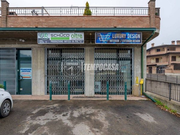 negozio in vendita a Marano sul Panaro in zona Casona