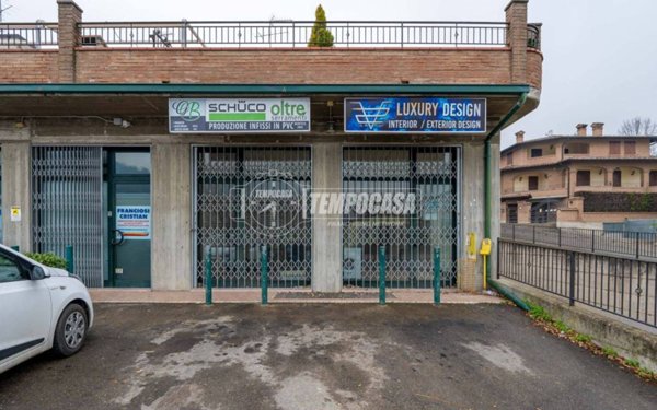 negozio in vendita a Marano sul Panaro in zona Casona