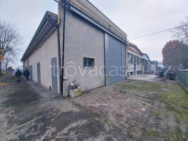 locale commerciale in vendita a Medolla