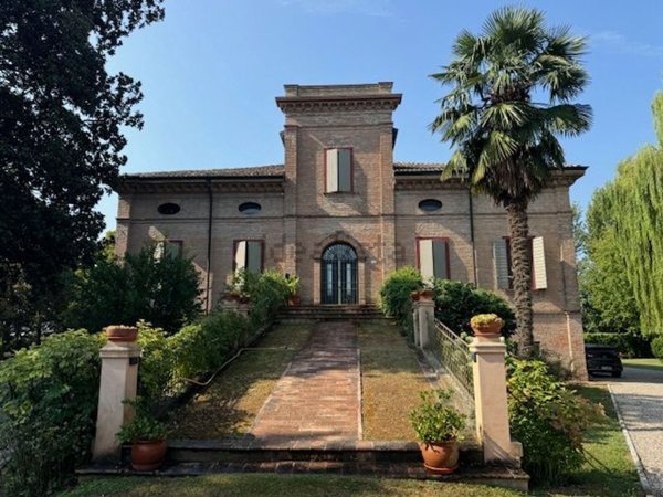 casa indipendente in vendita a Medolla in zona Villafranca