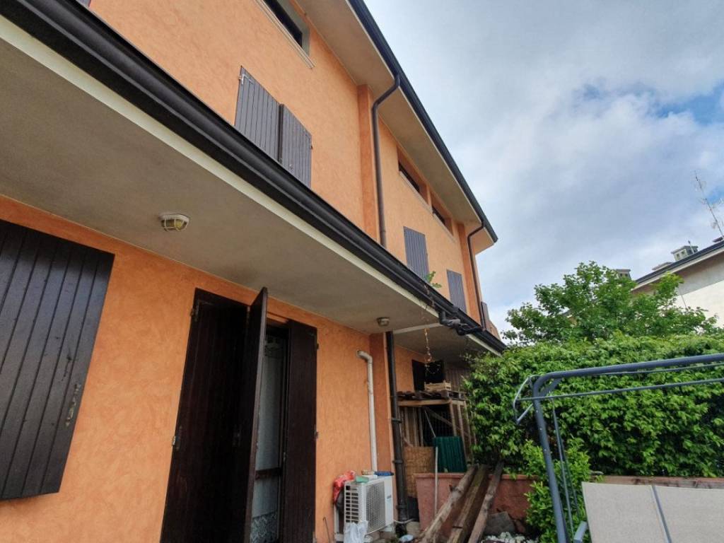 casa indipendente in vendita a Medolla
