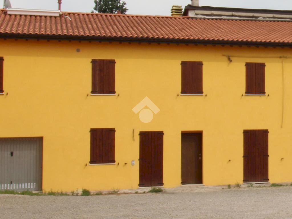 casa semindipendente in vendita a Medolla in zona Villafranca