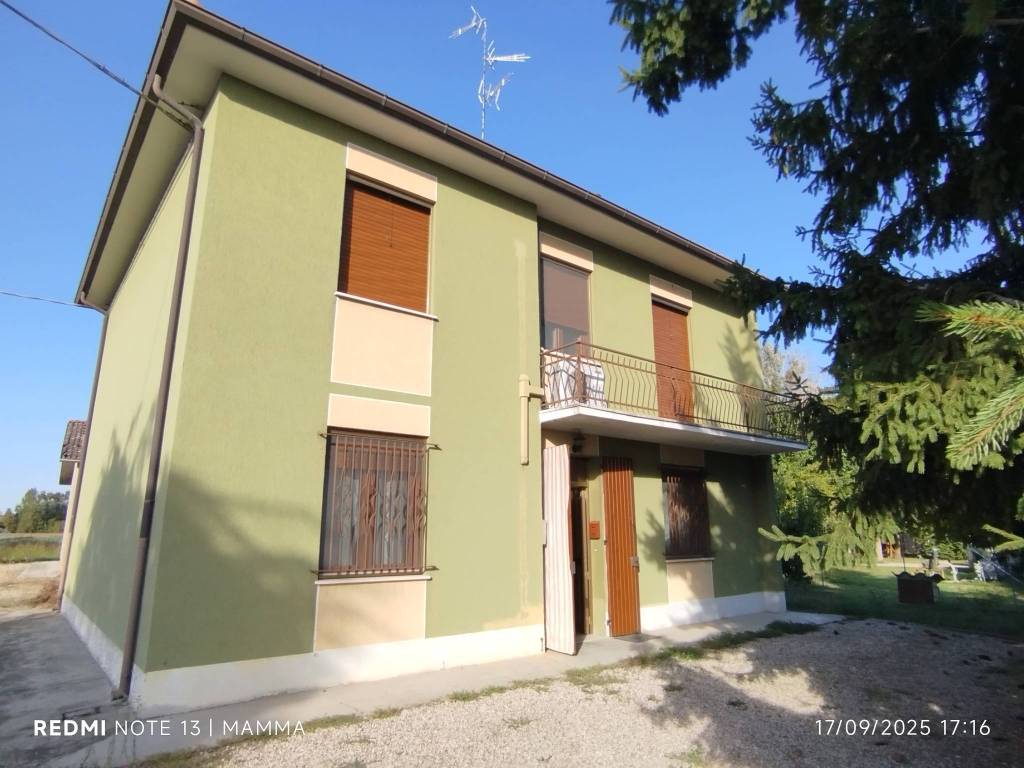 casa indipendente in vendita a Medolla in zona Villafranca