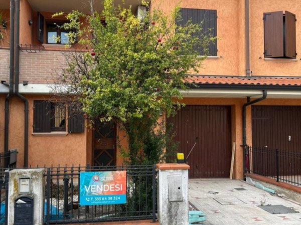 casa indipendente in vendita a Medolla