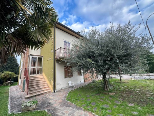 casa indipendente in vendita a Medolla