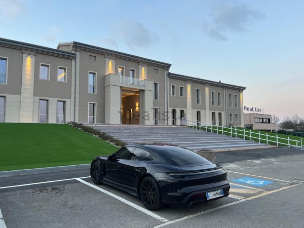 ufficio in vendita a Medolla in zona Villafranca