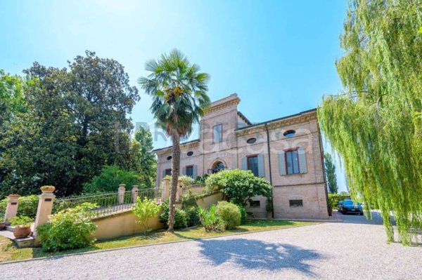 casa indipendente in vendita a Medolla in zona Villafranca