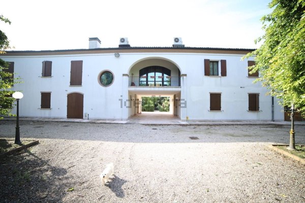 casa indipendente in vendita a Medolla in zona Villafranca