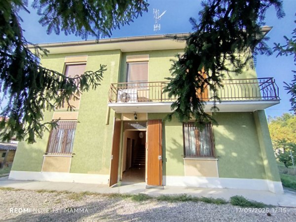 casa indipendente in vendita a Medolla in zona Villafranca