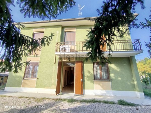 casa indipendente in vendita a Medolla in zona Villafranca