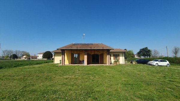 casa indipendente in vendita a Medolla