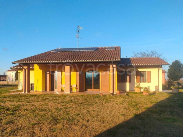 casa indipendente in vendita a Medolla in zona Villafranca