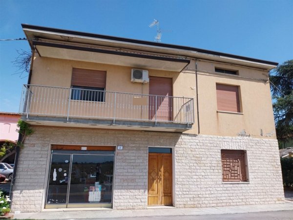 casa indipendente in vendita a Medolla in zona Villafranca