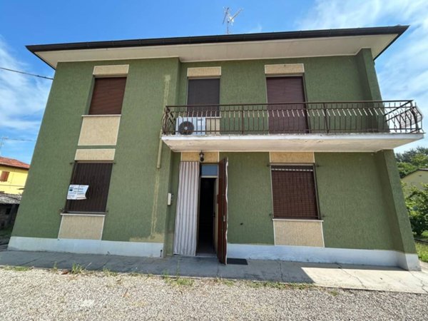 casa indipendente in vendita a Medolla in zona Villafranca