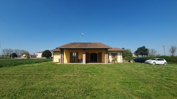 casa indipendente in vendita a Medolla in zona Villafranca