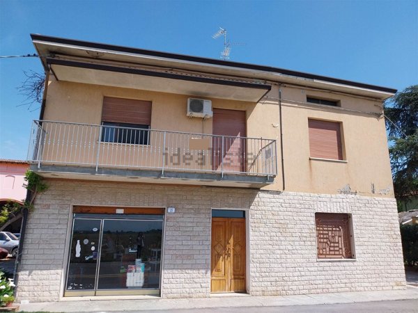 casa indipendente in vendita a Medolla in zona Villafranca