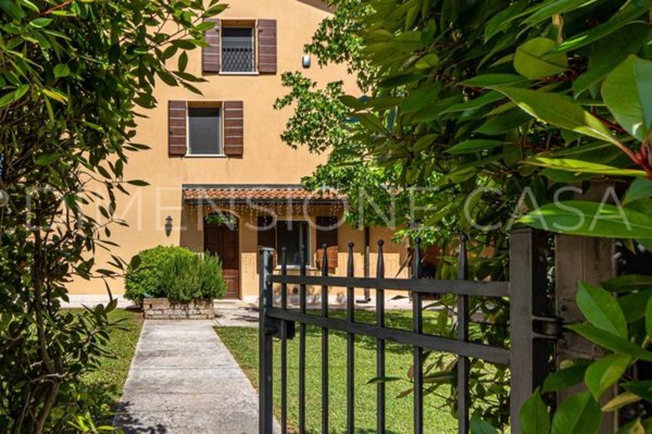 casa indipendente in vendita a Medolla